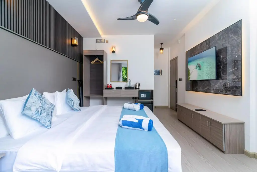 Modern guest room with double bed and TV at Madi Maldives homestay, Ukulhas Island, Maldives