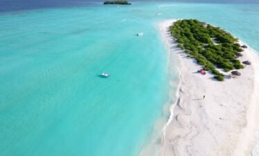 Maldives family picnic